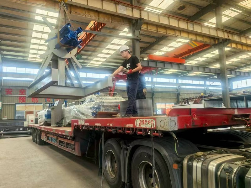 Стальная конструкция Liweiyuan C/Z Purlin All-In-One Machine прибывает