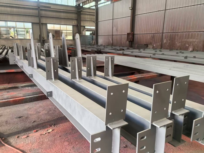 Стальная конструкция навеса навеса успешно завершено