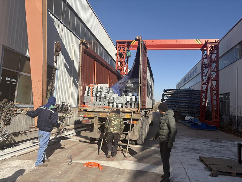 Компания Qingdao Liweiyuan Steel Structure отправила изготовленные на заказ свинофермы со стальными конструкциями в Уругвай
